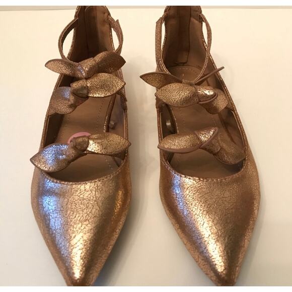 Metallic Gold Bow Flats with Zippers‎ on the back - Picture 1 of 4